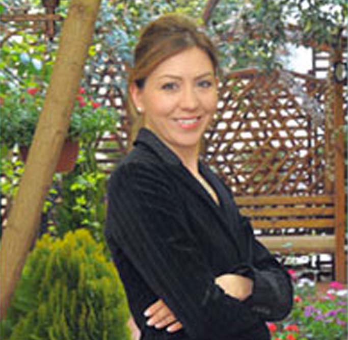 Doç. Dr. Diş Hekimi Özlem Özer Yücel (Dds, Phd)